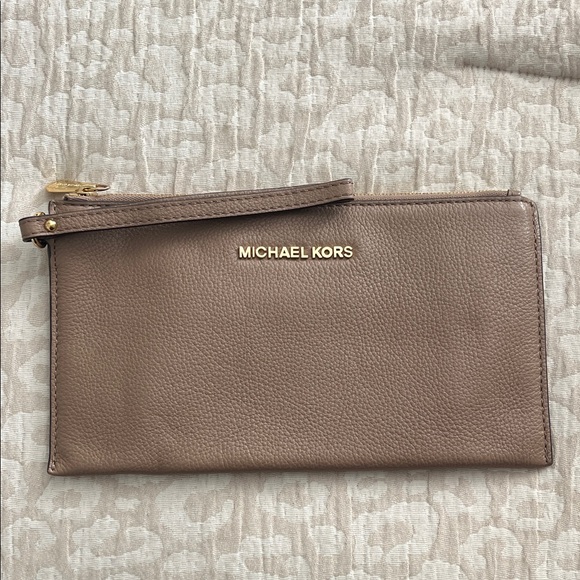 Michael Kors Handbags - Michael Kors Tan Leather Wristlet